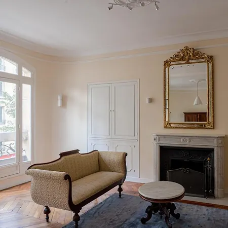 Very Nice And Spacious Apt In The Marais Apartman